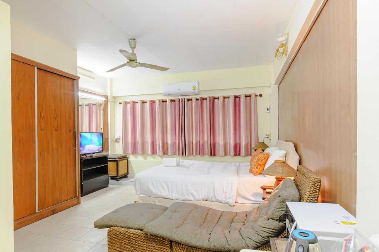 High5 Guesthouse Pattaya Eksteriør billede