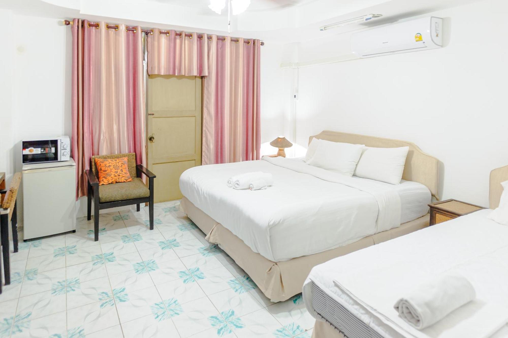 High5 Guesthouse Pattaya Eksteriør billede