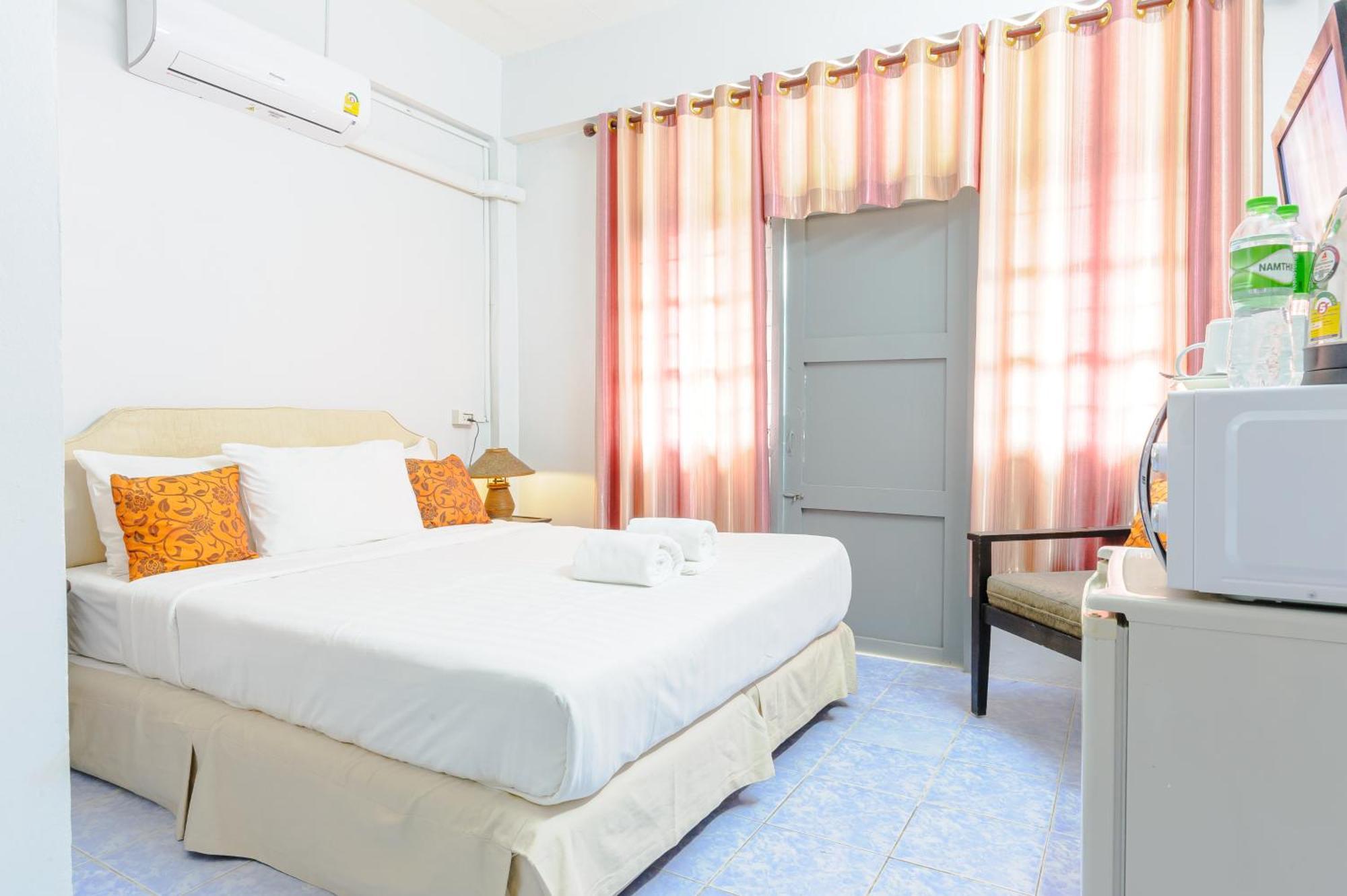 High5 Guesthouse Pattaya Eksteriør billede